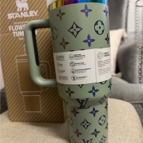 Stanley Flowstate Quencher Tumbler - Green with Multicolor Design - Picture 6 of 8